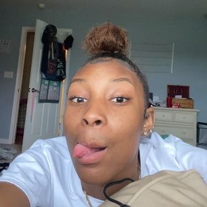 Meet your Posher, Laila